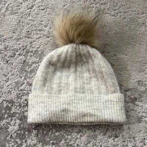 Aritzia Cozy Cream Beanie